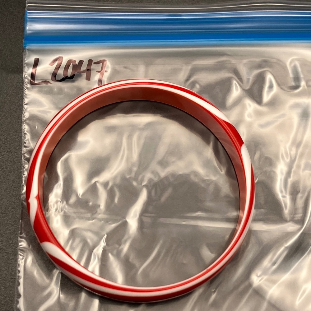 Vintage Lucite Bangle Red White Swirl Marbled 1960s Jewelry Size 8 - Picture 8 of 8